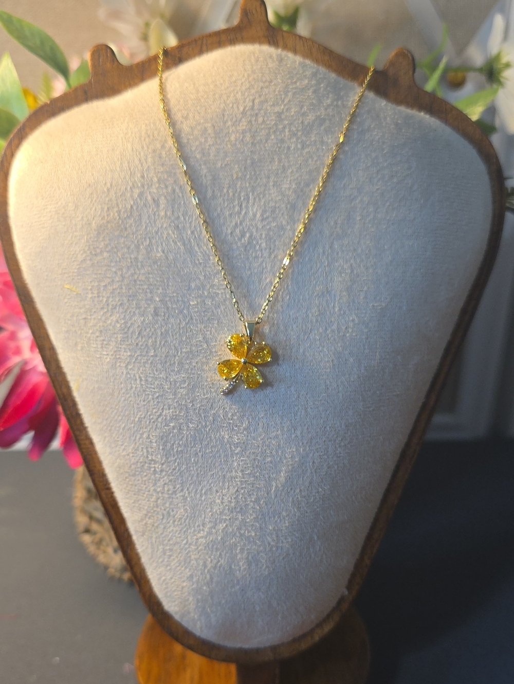Nwt Gold Four-Leaf Clover Pendant Necklace with Yellow Stones